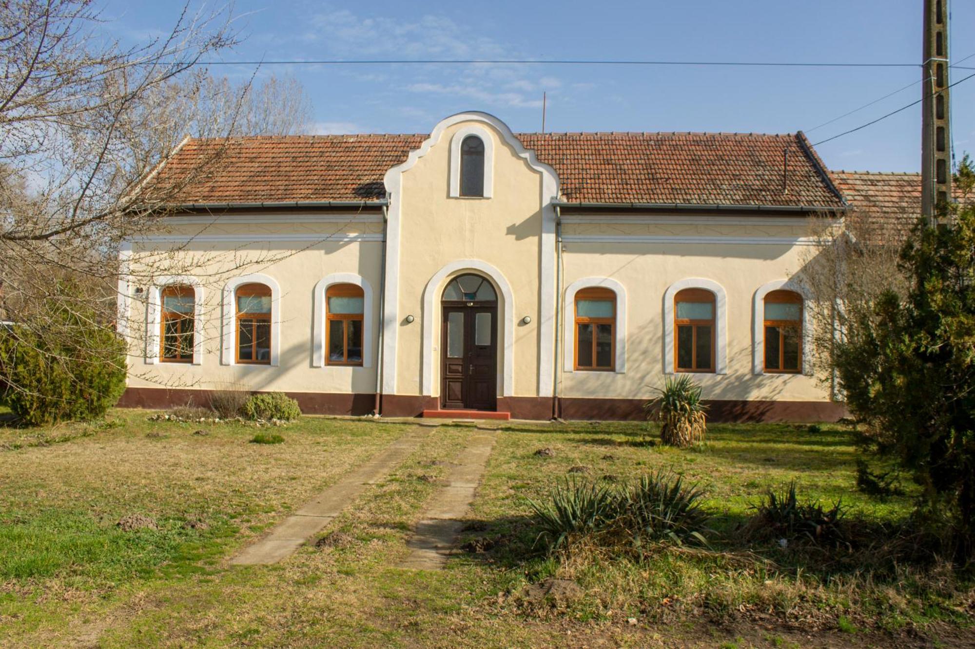 Villa Flora Kiskunmajsa Exterior photo